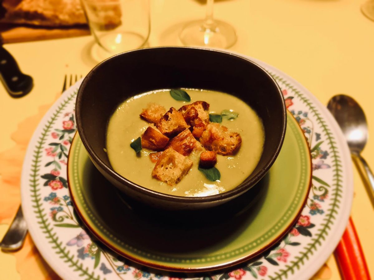 Vellutata di piselli con pancetta, crostini e&nbsp;maggiorana