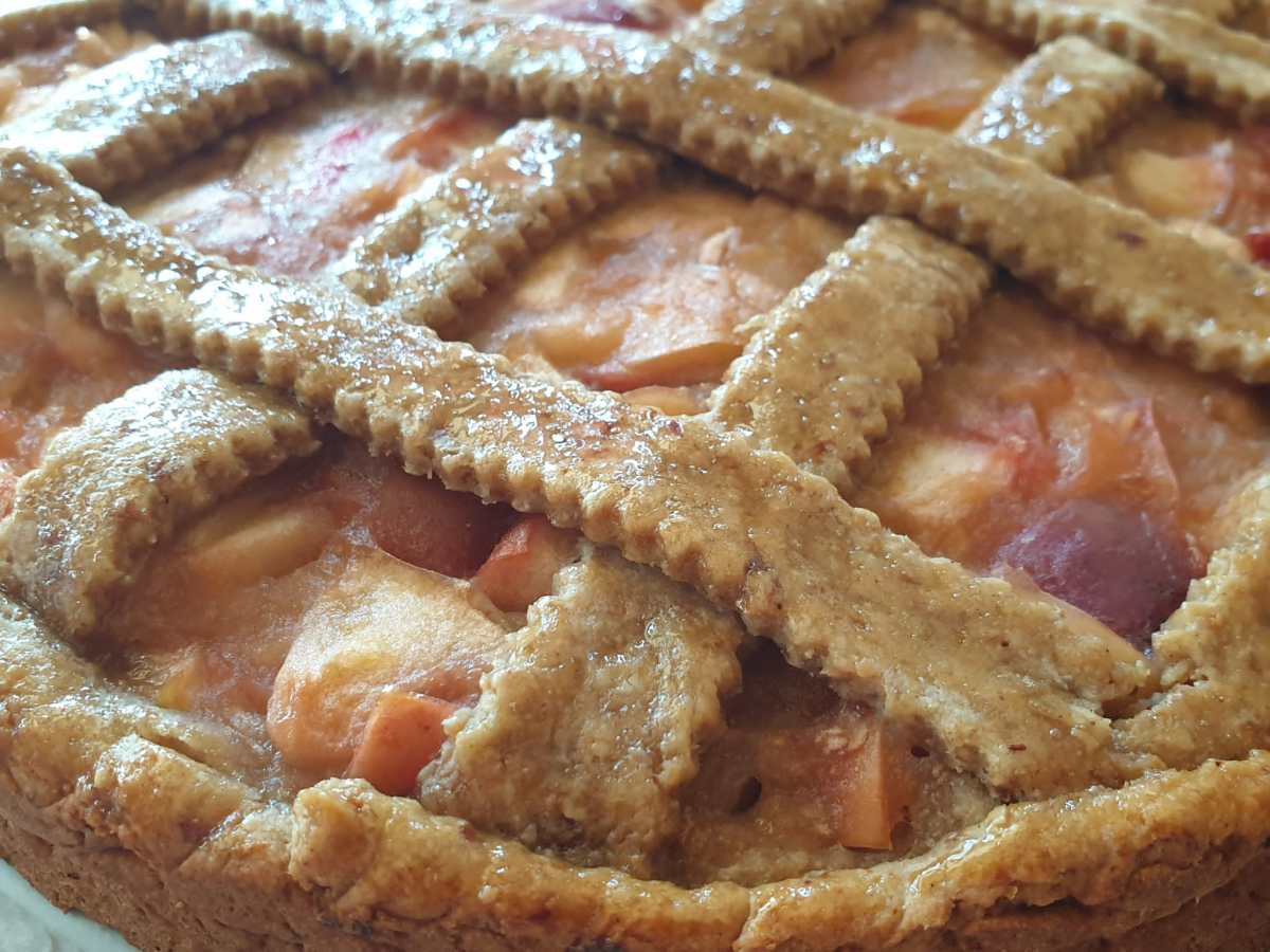 Crostata alle mele dolcificata con&nbsp;uvetta