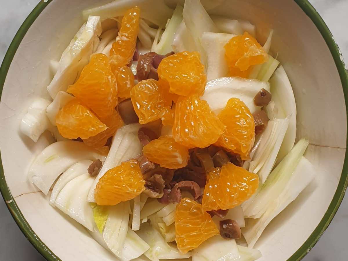 Insalata di finocchi e clementine con olive&nbsp;taggiasche